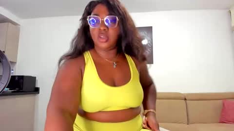 Snapshot of naomi_kiing chatting on 24, 2, 2025 Nathalia King online show from 24, 2, 2025