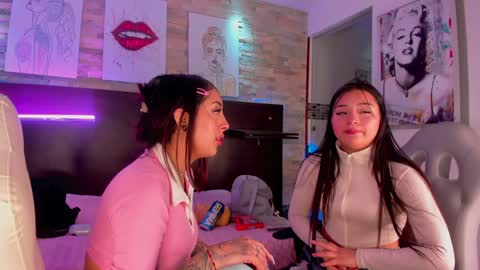 Snapshot of naomi_vallesteros chatting on 2, 12, 2024 my main account is missnickeloo online show from 2, 12, 2024