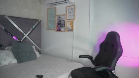 Naomi-Gray  online show from 28, 4, 2026