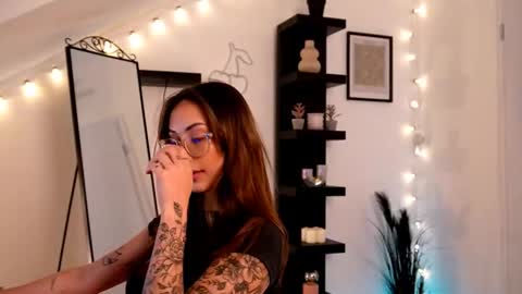 naomii_20 online show from 18, 9, 2025