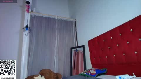 Naomi Campbel online show from 4, 12, 2025