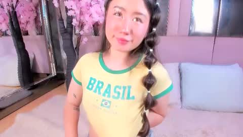 Snapshot of naomii_star chatting on 15, 1, 2026 online show from 15, 1, 2026