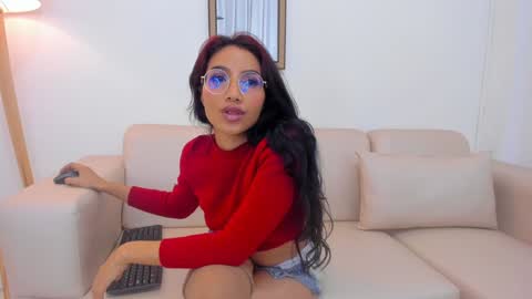 Snapshot of naomiiii__ chatting on 28, 12, 2024 naomiiii online show from 28, 12, 2024