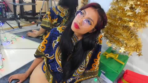 Snapshot of naomiiii__ chatting on 2, 1, 2025 naomiiii online show from 2, 1, 2025