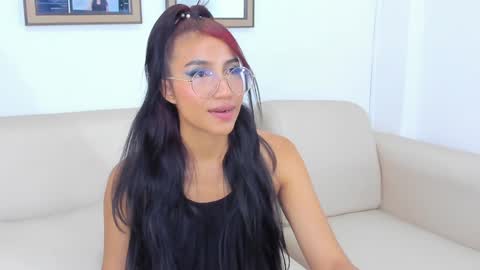 Snapshot of naomiiii__ chatting on 28, 1, 2025 naomiiii online show from 28, 1, 2025