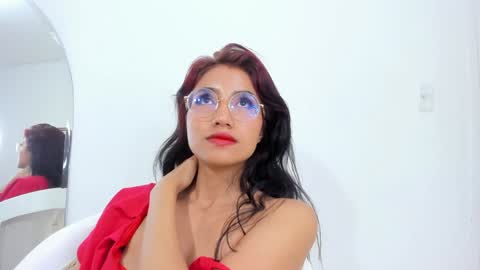 Snapshot of naomiiii__ chatting on 31, 1, 2025 naomiiii online show from 31, 1, 2025