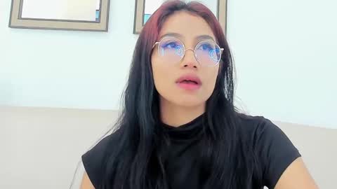 Snapshot of naomiiii__ chatting on 8, 3, 2025 naomiiii online show from 8, 3, 2025
