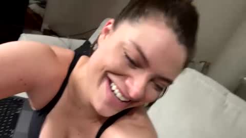 Snapshot of naomimckenna chatting on 28, 9, 2025 Naomi online show from 28, 9, 2025
