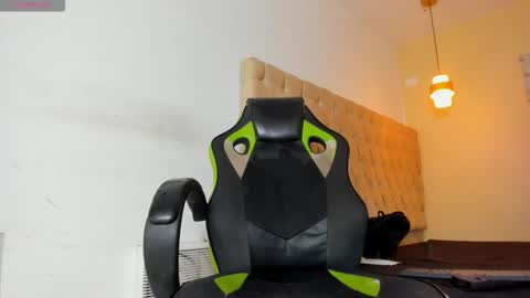 Snapshot of naomis_35 chatting on 13, 10, 2025 naomis_35 online show from 13, 10, 2025