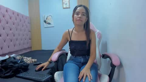 naomis_35 online show from 2, 12, 2025