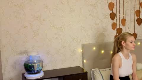 Snapshot of naomiumiu chatting on 14, 12, 2025 Naomi 3 online show from 14, 12, 2025