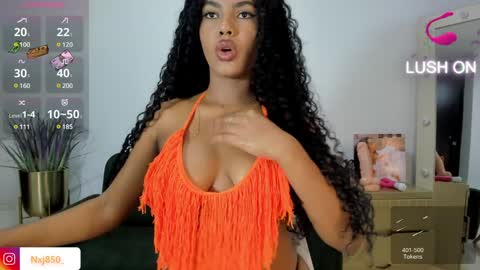 Snapshot of naomixjones1 chatting on 5, 2, 2025 Naomi     online show from 5, 2, 2025