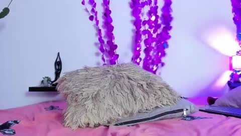 Naomy online show from 8, 3, 2025