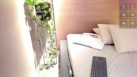 Naomy  online show from 27, 1, 2025