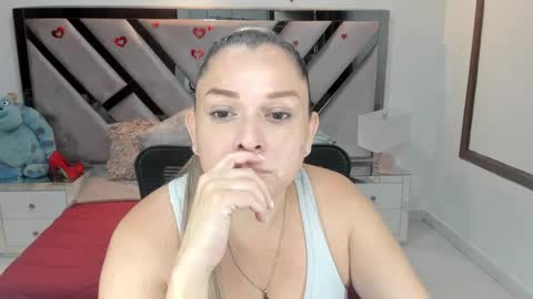 Snapshot of natalia5560 chatting on 5, 10, 2025 natalia5560 online show from 5, 10, 2025
