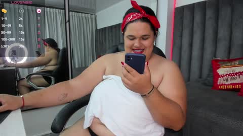 Snapshot of natalia_curvy1 chatting on 10, 12, 2024 Nathalia online show from 10, 12, 2024