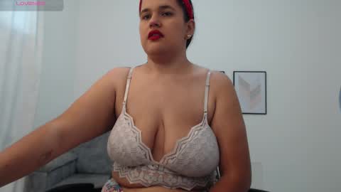 Snapshot of natalia_curvy1 chatting on 1, 10, 2025 Nathalia online show from 1, 10, 2025
