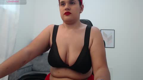 Snapshot of natalia_curvy1 chatting on 24, 10, 2025 Nathalia online show from 24, 10, 2025