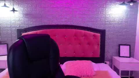 natalie  online show from 20, 9, 2025