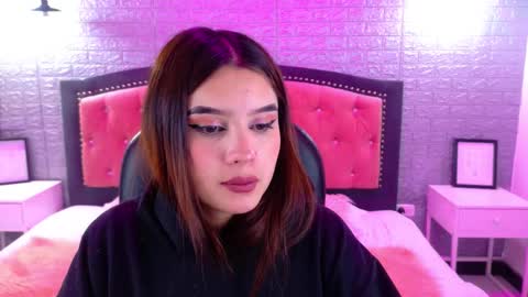 natalie  online show from 22, 9, 2025