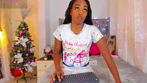 Snapshot of natalieparkerr chatting on 28, 12, 2024 NATALIE online show from 28, 12, 2024