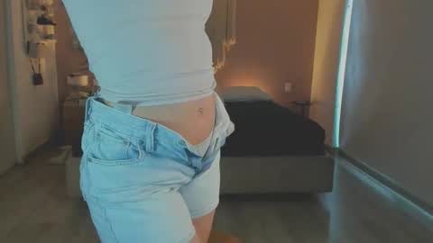 Snapshot of nataly_05 chatting on 19, 4, 2026 anatalybee online show from 19, 4, 2026