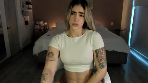 Snapshot of nataly_05 chatting on 2, 5, 2026 anatalybee online show from 2, 5, 2026