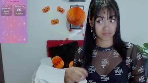 Snapshot of natalyescobar_lx chatting on 22, 10, 2025 Nataly Escobar online show from 22, 10, 2025