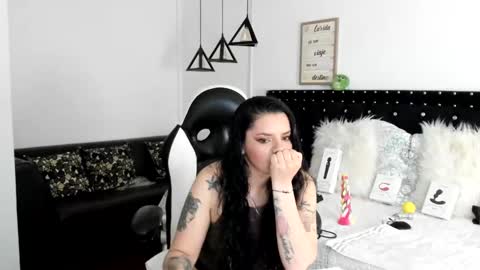 Snapshot of natasha__logan chatting on 1, 2, 2025 Natasha online show from 1, 2, 2025