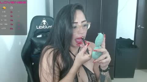 Snapshot of natashasmithe chatting on 25, 12, 2024 Natasha Smithe online show from 25, 12, 2024