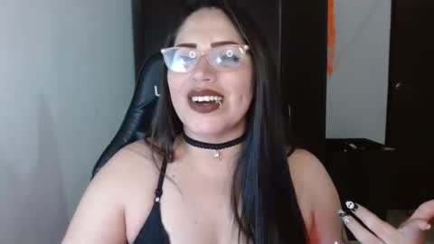 Snapshot of natashasmithe chatting on 19, 10, 2025 Natasha Smithe online show from 19, 10, 2025