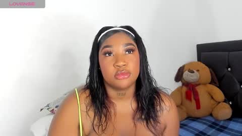 Snapshot of natassha_brown chatting on 5, 3, 2025 Natassha  online show from 5, 3, 2025