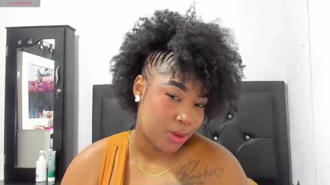 Snapshot of natassha_brown chatting on 19, 10, 2025 Natassha  online show from 19, 10, 2025