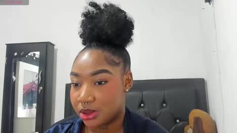 Snapshot of natassha_brown chatting on 28, 10, 2025 Natassha  online show from 28, 10, 2025