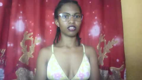 Snapshot of nathalie004 chatting on 24, 9, 2025 nathalie004 online show from 24, 9, 2025
