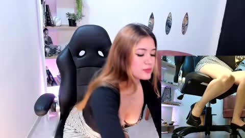 Snapshot of nathalie_29 chatting on 1, 11, 2025 NATHALIE online show from 1, 11, 2025