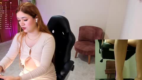 Snapshot of nathalie_29 chatting on 27, 11, 2025 NATHALIE online show from 27, 11, 2025