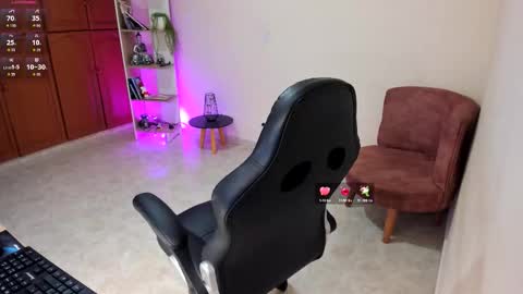 Snapshot of nathalie_29 chatting on 18, 12, 2025 NATHALIE online show from 18, 12, 2025