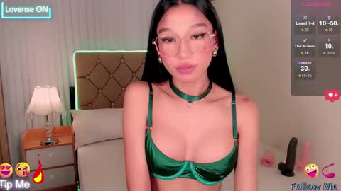 Snapshot of nathalie_hadid chatting on 22, 2, 2025 please follow me guyss online show from 22, 2, 2025