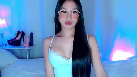 Snapshot of nathalie_hadid chatting on 23, 9, 2025 please follow me guyss online show from 23, 9, 2025