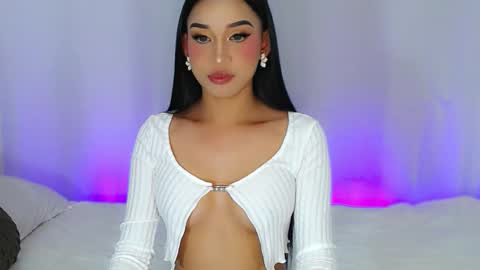 Snapshot of nathalie_hadid chatting on 13, 10, 2025 please follow me guyss online show from 13, 10, 2025