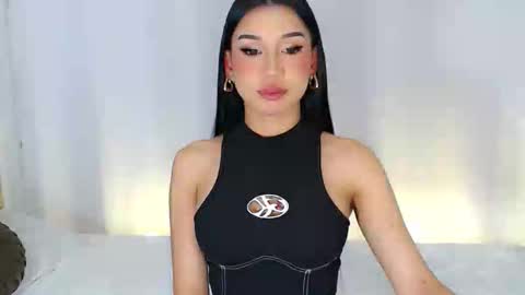 Snapshot of nathalie_hadid chatting on 17, 10, 2025 please follow me guyss online show from 17, 10, 2025