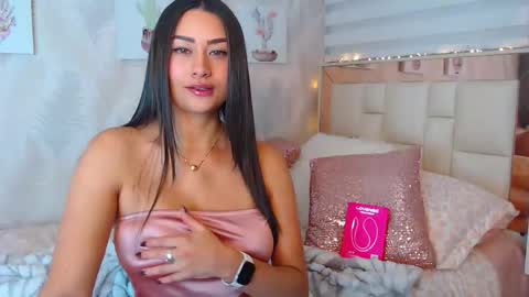 Snapshot of nathalierose_1 chatting on 17, 4, 2026 Nathalie Rose online show from 17, 4, 2026