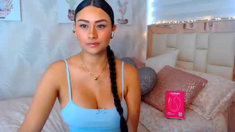 Snapshot of nathalierose_1 chatting on 22, 4, 2026 Nathalie Rose online show from 22, 4, 2026