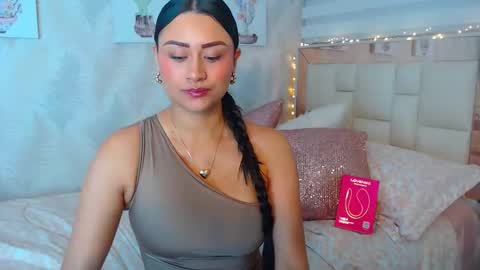 Snapshot of nathalierose_1 chatting on 6, 5, 2026 Nathalie Rose online show from 6, 5, 2026