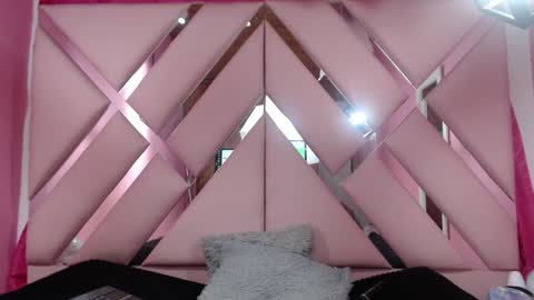 nathaly low online show from 4, 12, 2024