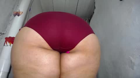 Snapshot of nattasha_foxx chatting on 8, 10, 2025 natalia online show from 8, 10, 2025