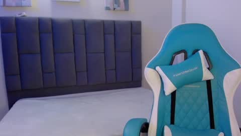 natti_bluee online show from 2, 4, 2026
