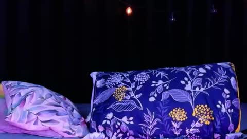 Gwen  online show from 5, 12, 2025