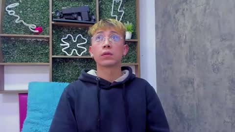 Christopher  Chris online show from 21, 3, 2026